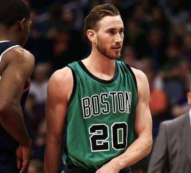 以其卓越的 以其卓越的